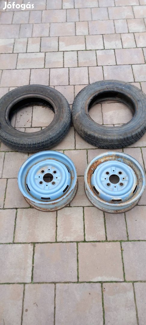 P 126 felni 12 colos gumikkal