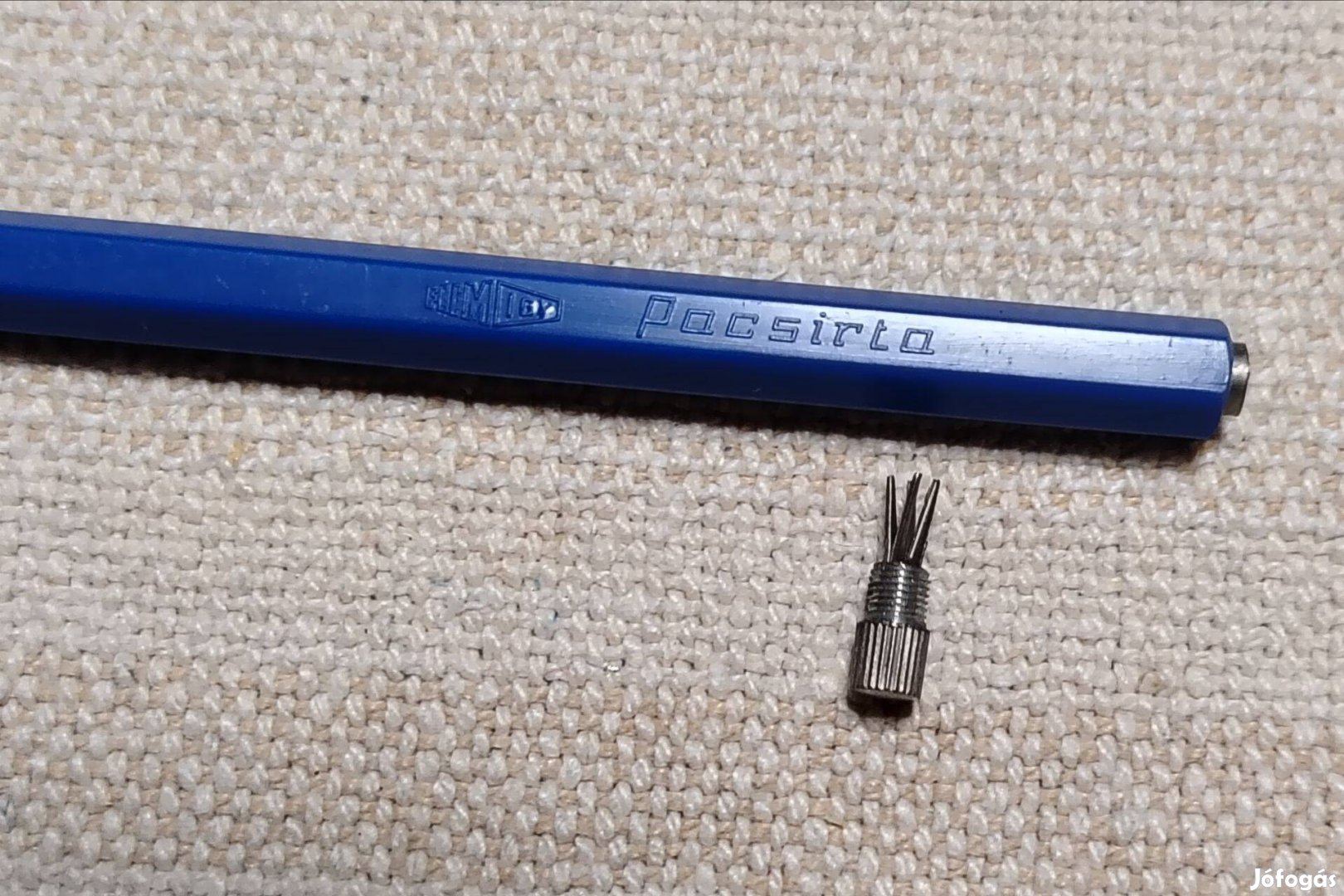 Pacsirta. Töltőceruza. Képek szerint