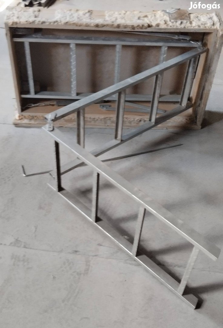 Padlásfeljáró, Tetőtéri lépcső, lenyitható