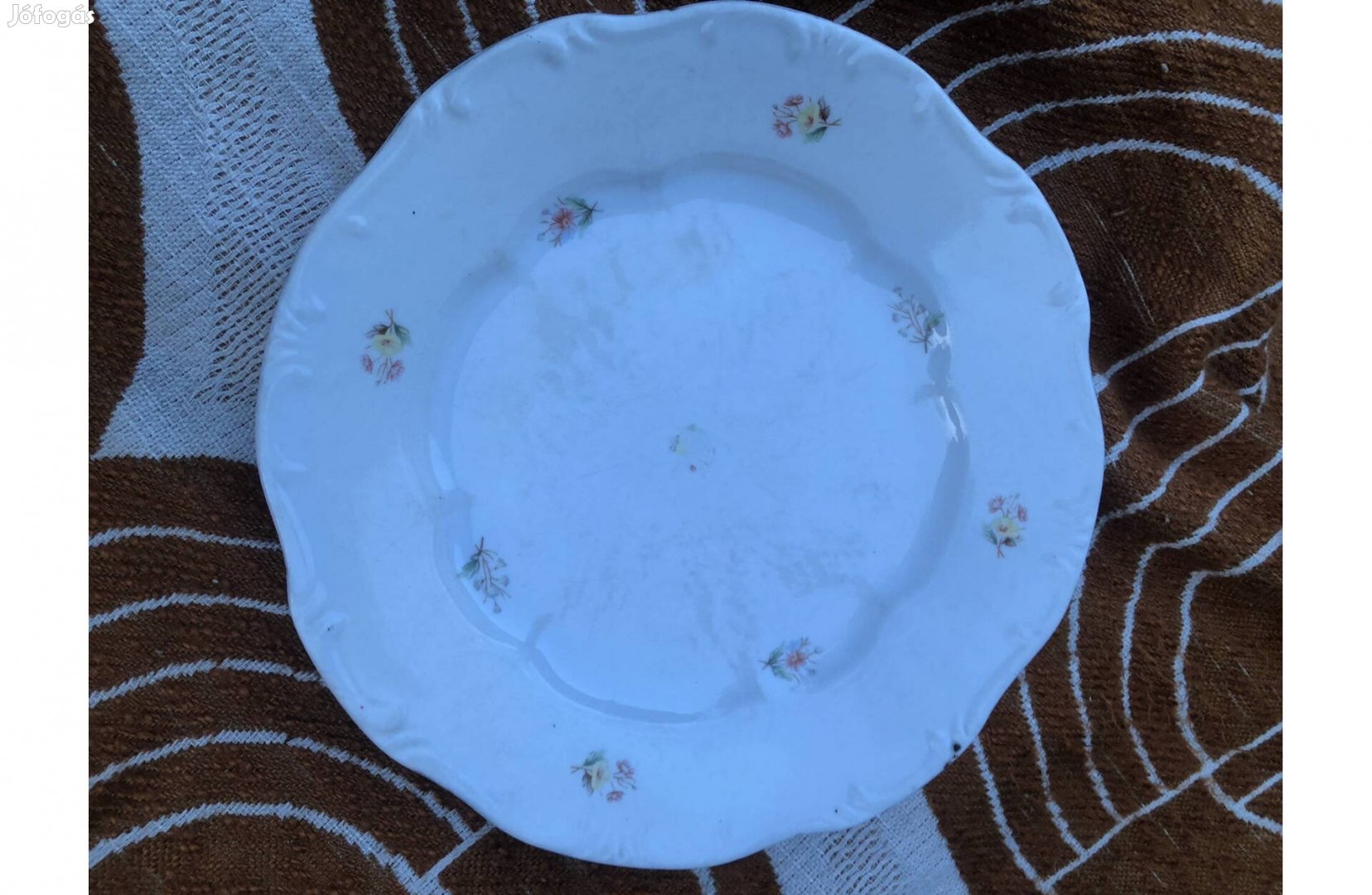 Pajzspecsétes Zsolnay porcelán tányér pótlásra 3500 Ft :Lenti