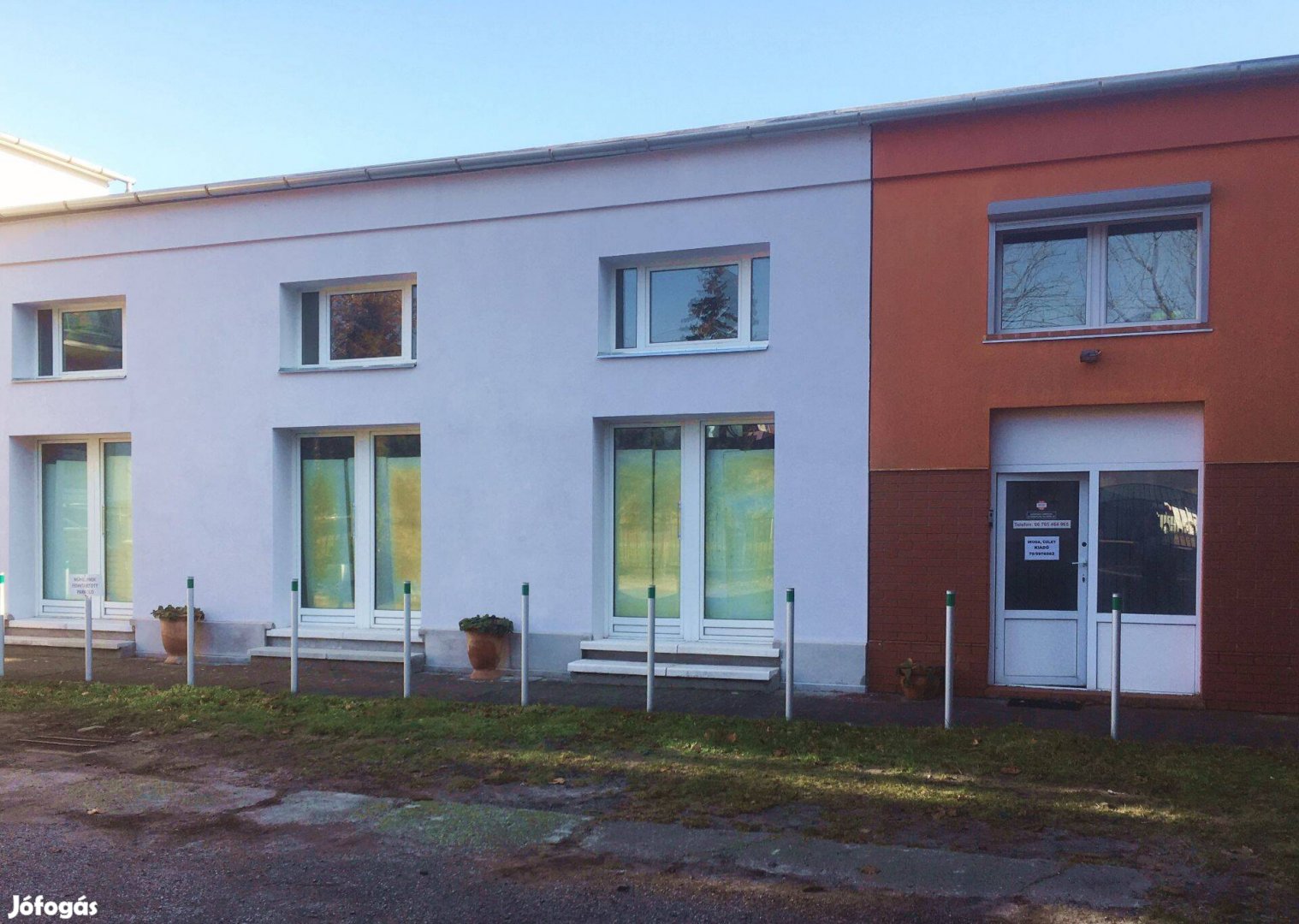 Paks főutcáján, 291 m2-es csarnok, műhely, raktár Eladó