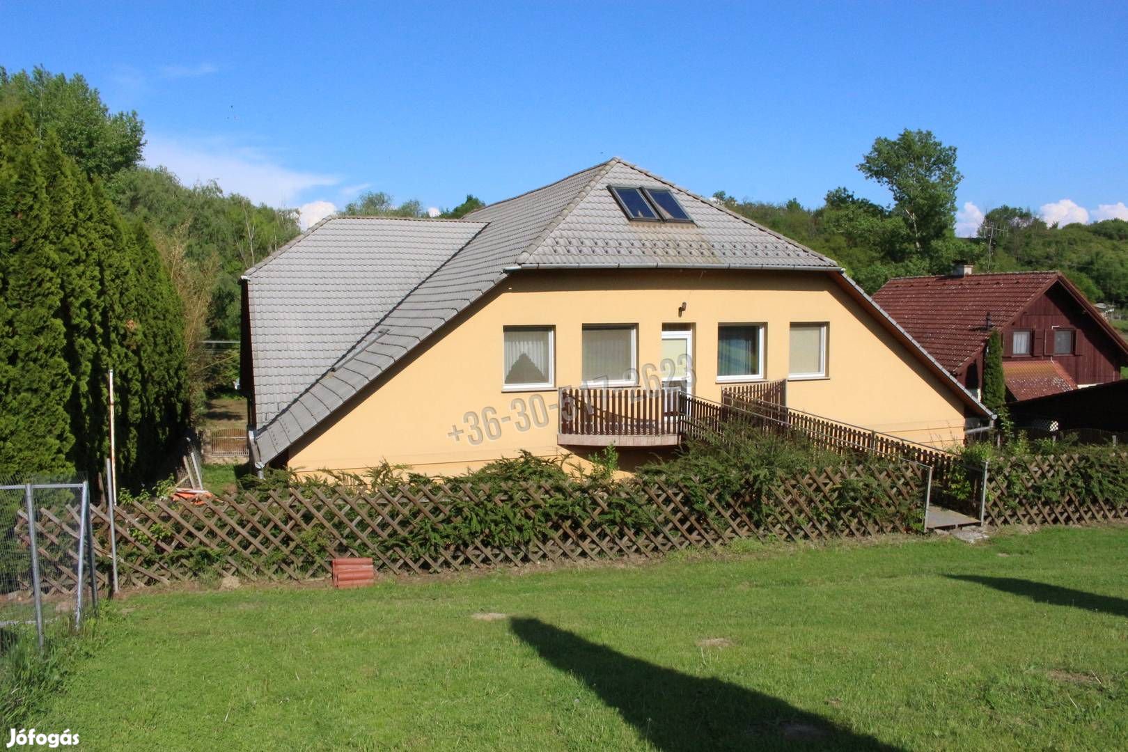 Paks óvárosi részén, első emeleti 5 szobás kertkapcsolatos laká 775_gz