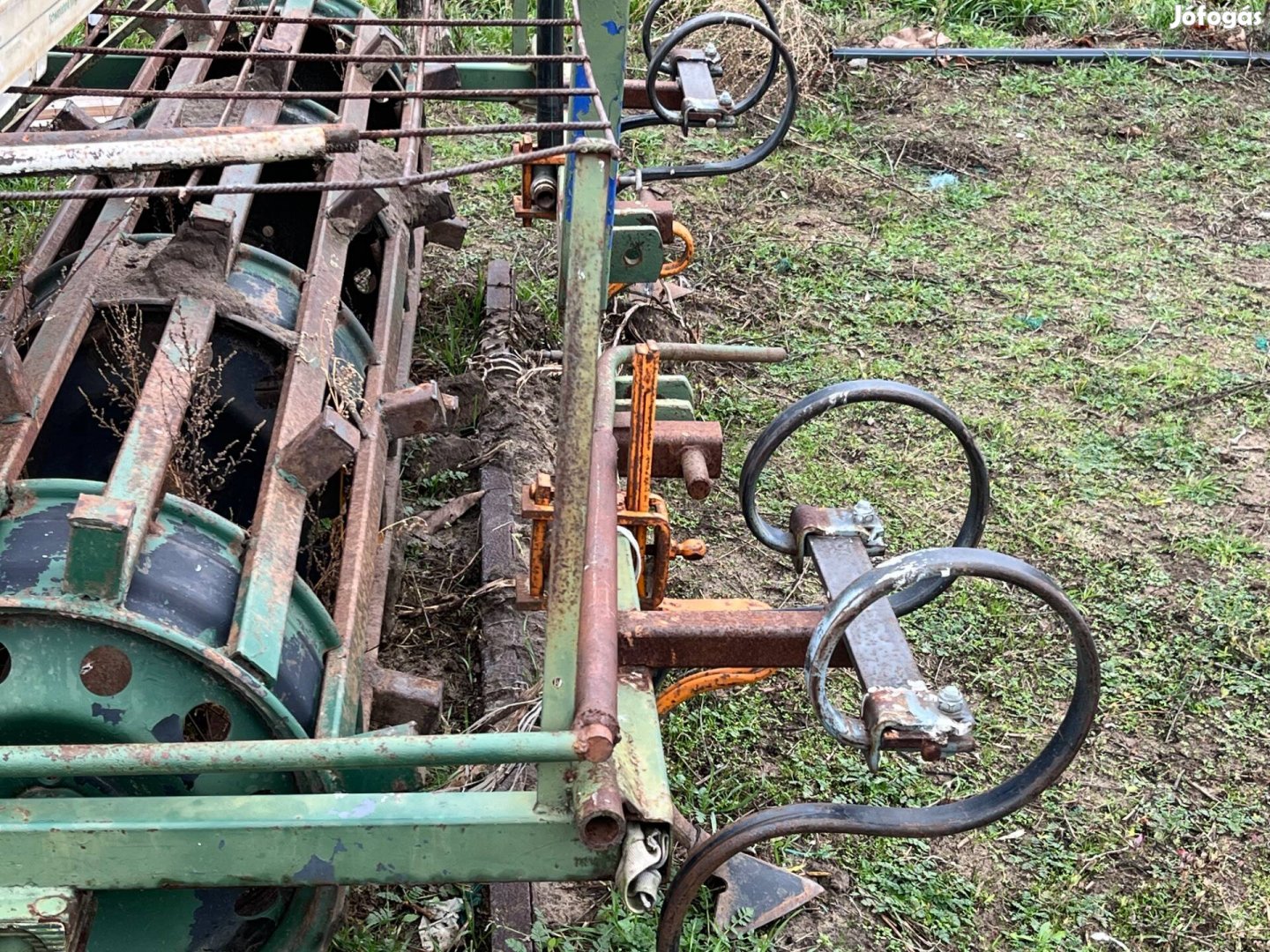 Palántázó eladó! Szabadföldre most 4*4kockához van állítva!