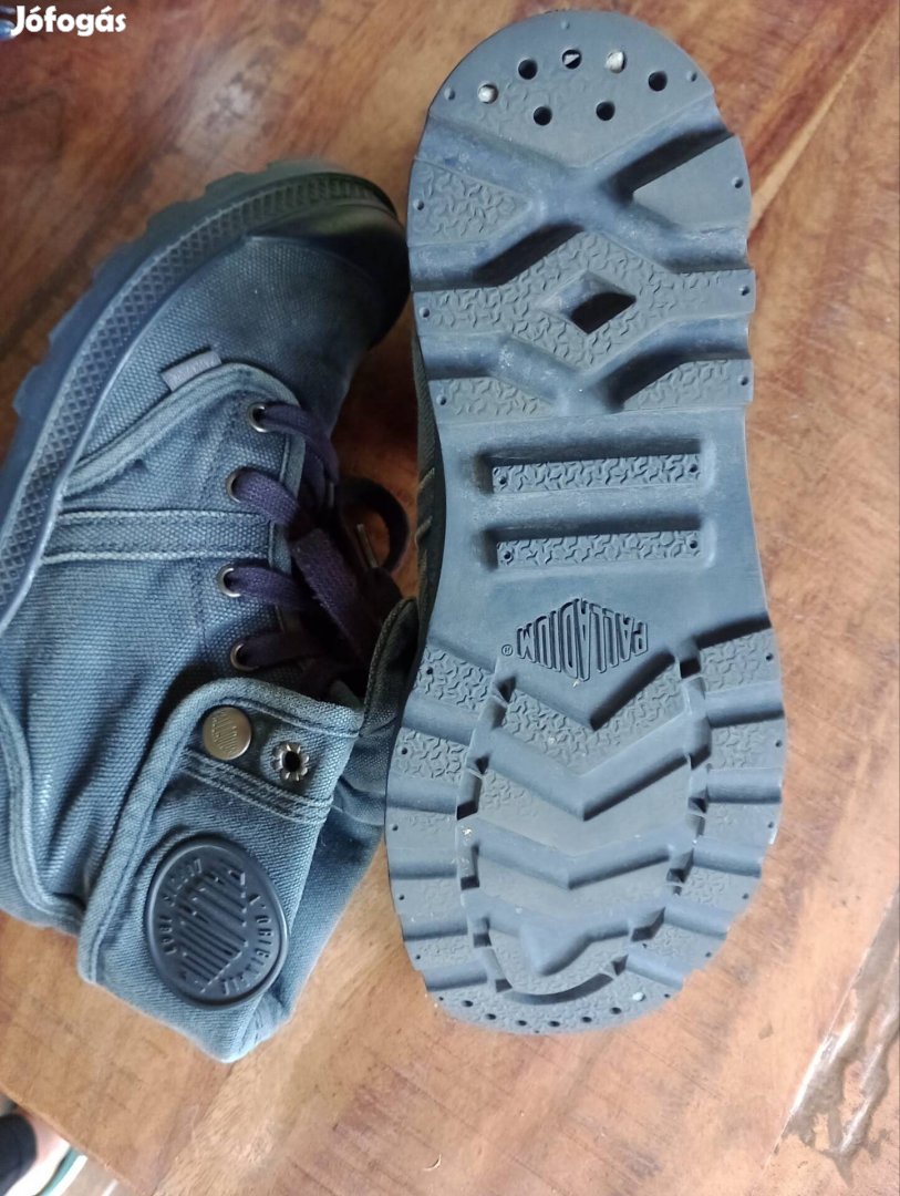 Palladium női 39-es bakancs