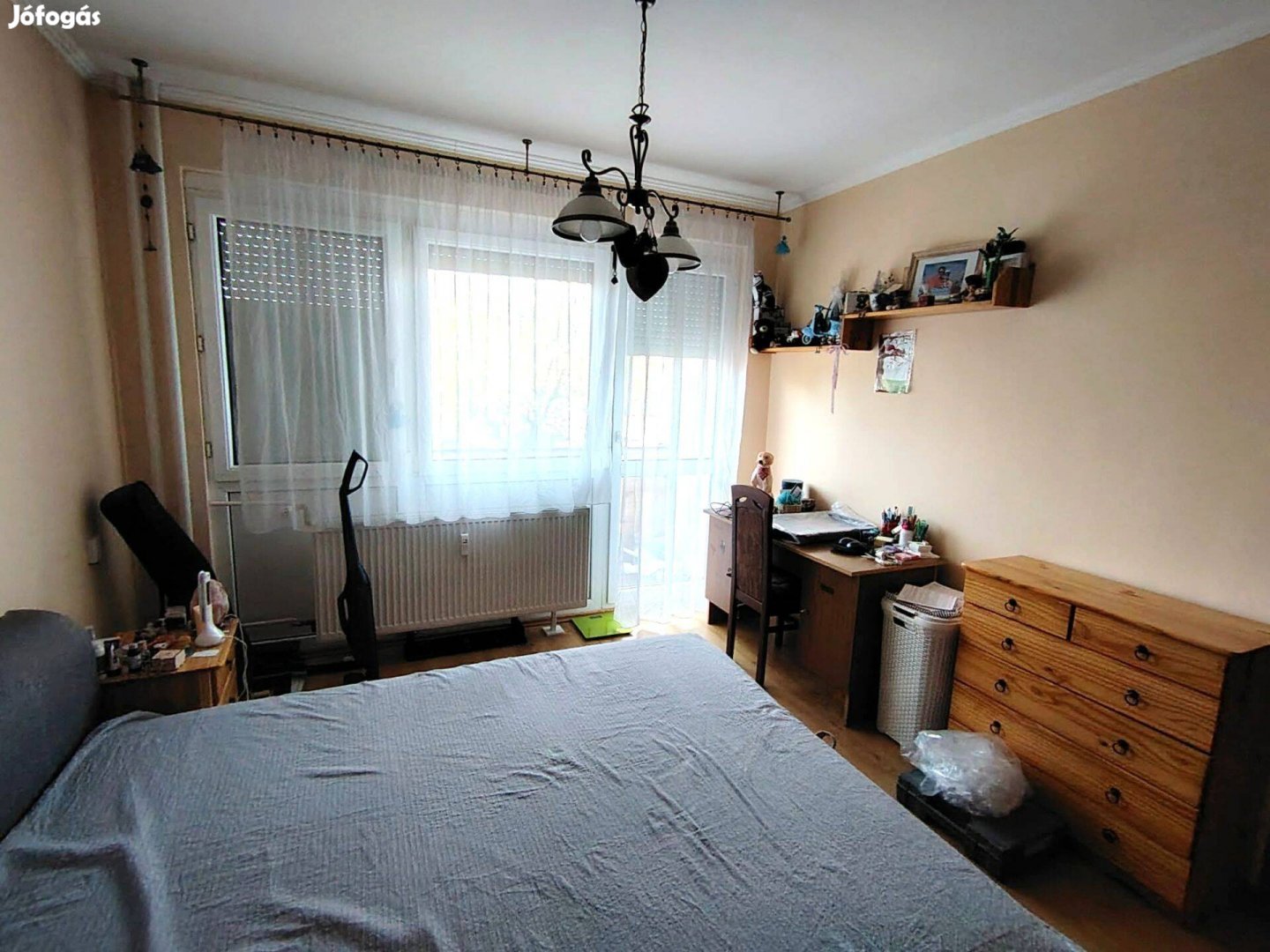 Palotai úton, 2 szobás bútorozott, gépesített lakás kiadó!