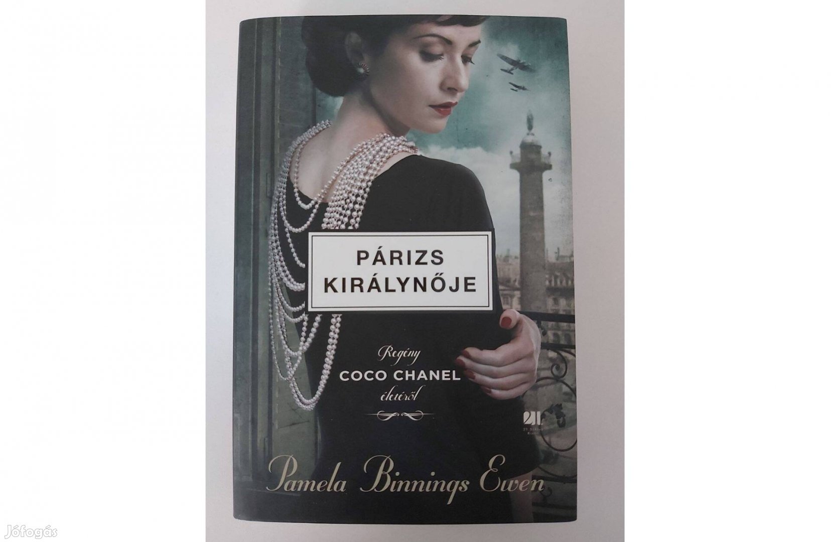 Pamela Binnings Ewen: Párizs királynője (Regény Coco Chanel életéről)