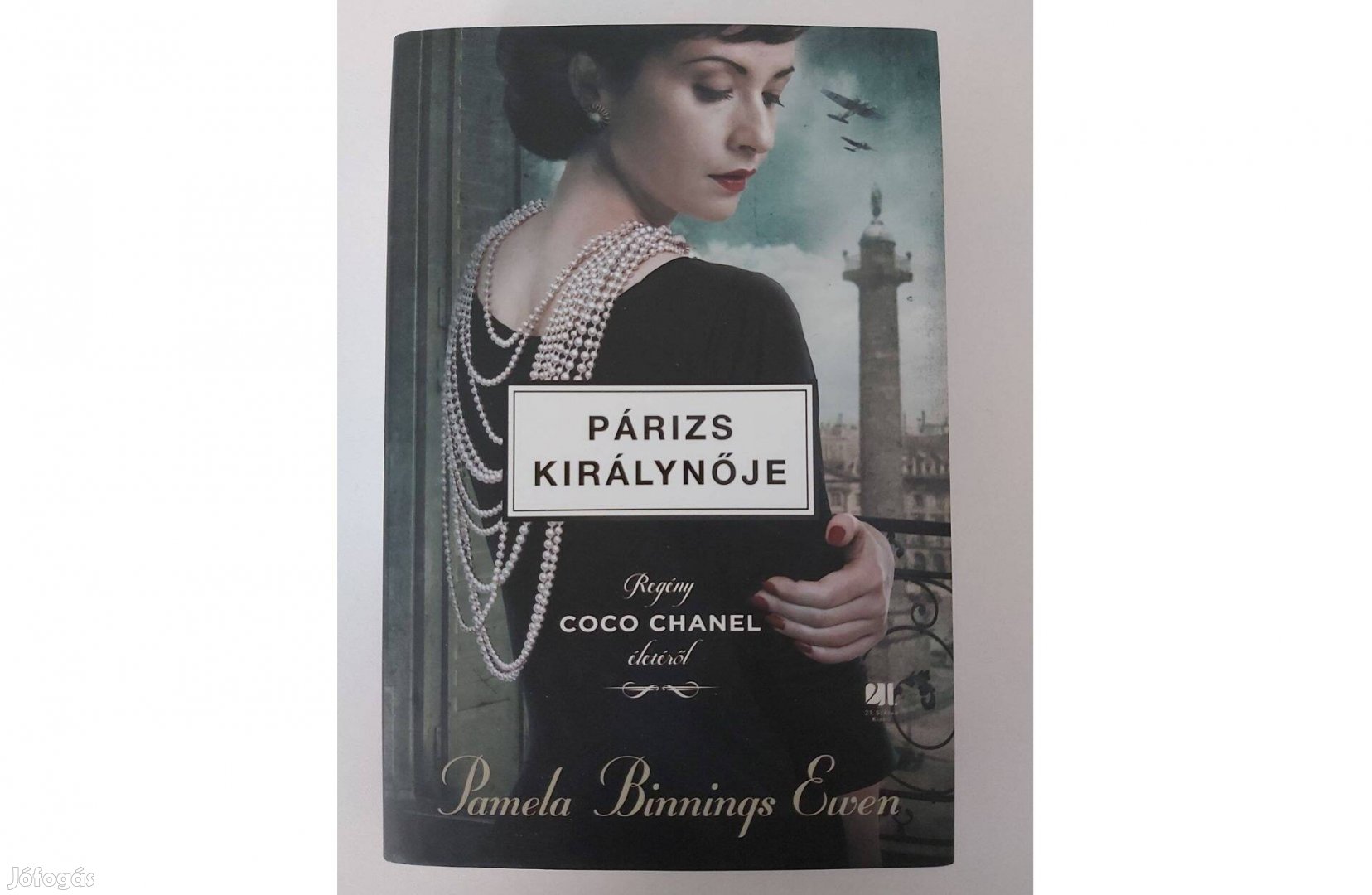 Pamela Binnings Ewen: Párizs királynője (Regény Coco Chanel életéről)