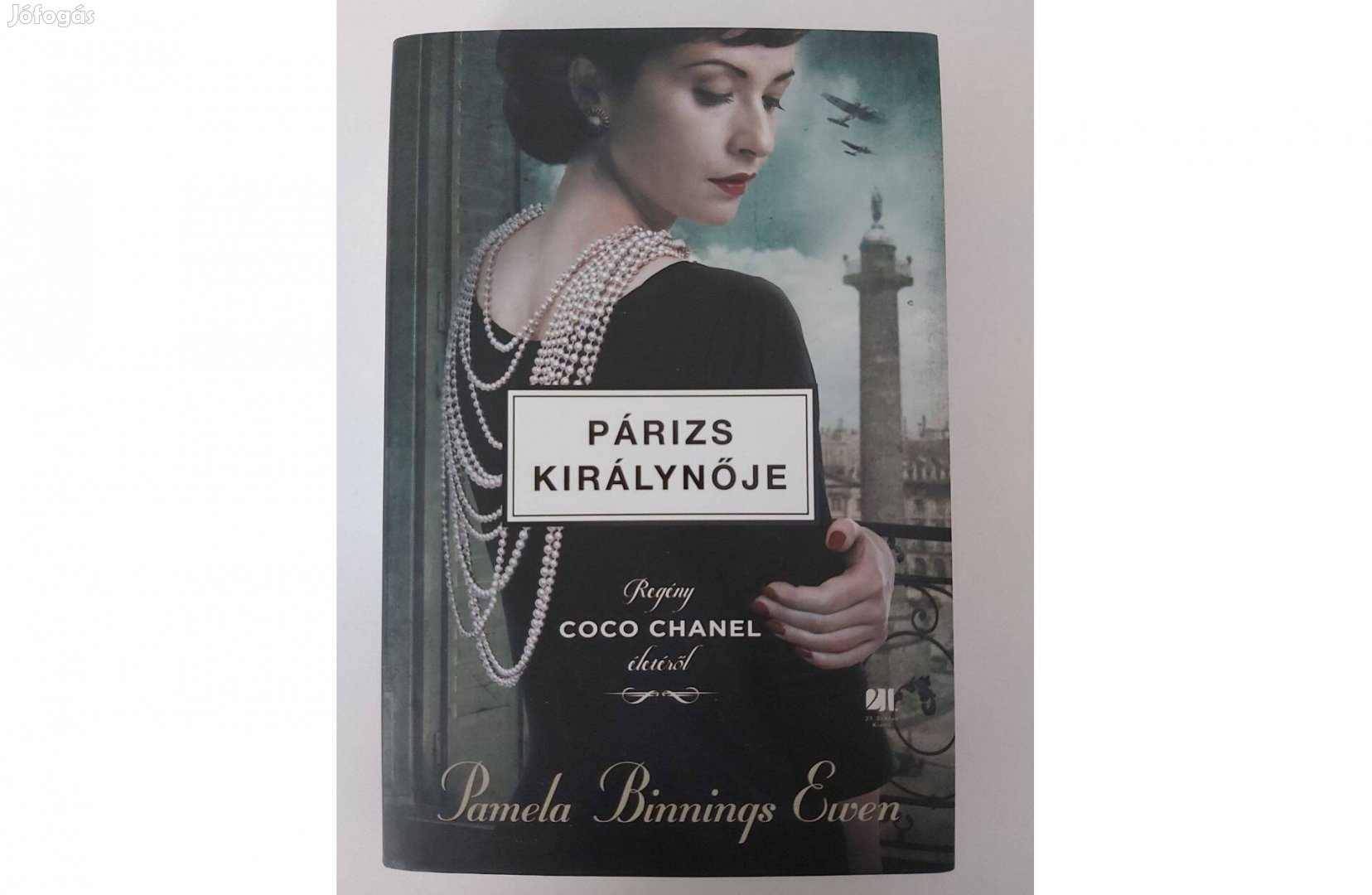 Pamela Binnings Ewen: Párizs királynője (Regény Coco Chanel életéről)