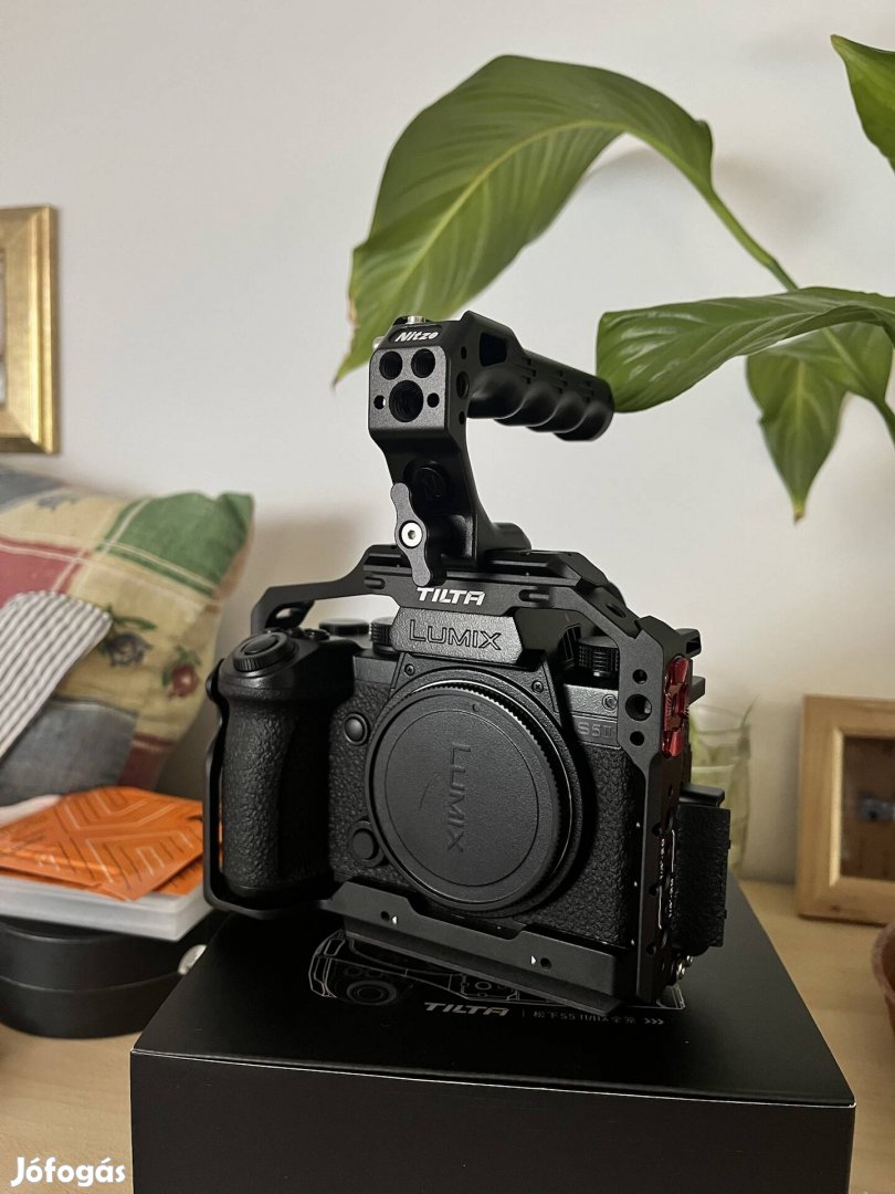 Panasonic Lumix S5 Iix + Tilta cage  +extrák