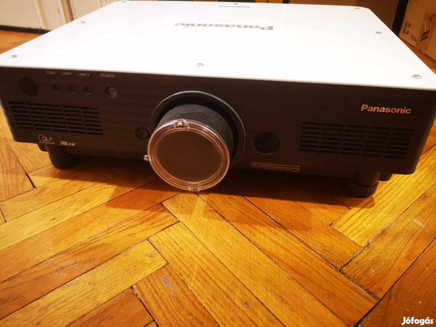 Panasonic PT-D4000 mozi projektor, 2 db objekítv típussal (cserélhetőe