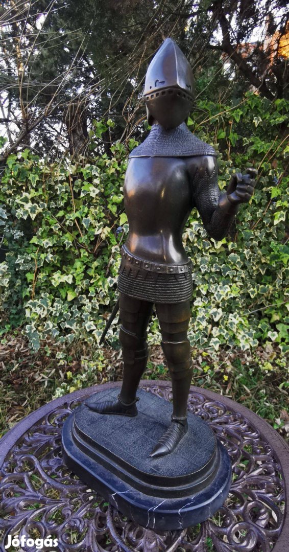 Páncélos harcos - bronz szobor műalkotás