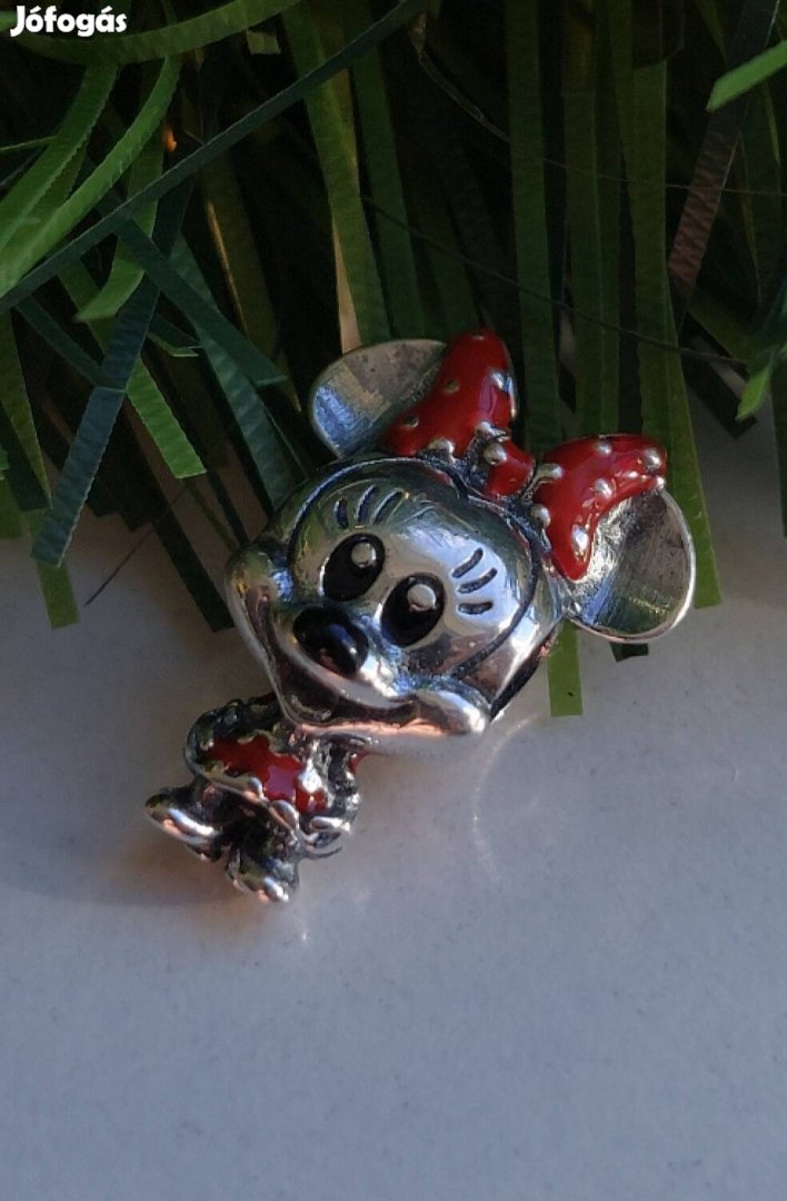Pandora Disney Minnie piros pöttyös ruha és masni charm
