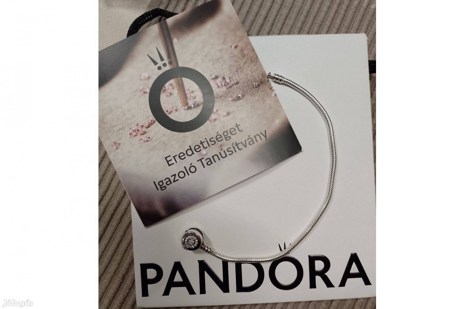 Pandora Moments szikrázó koronás O és kígyólánc karkötő 19 cm