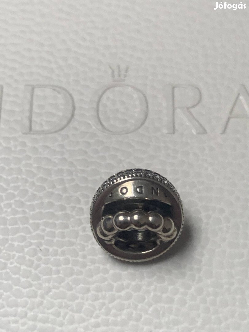 Pandora Signature pave&gyöngyös charm