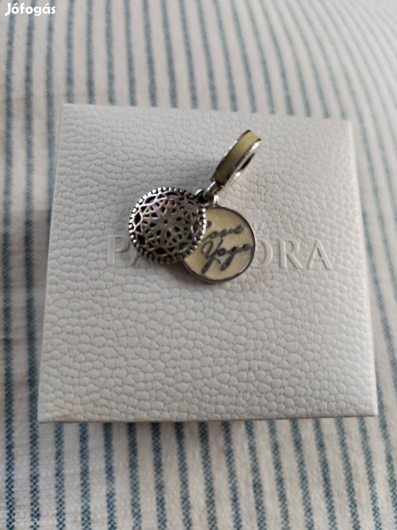 Pandora joga charm