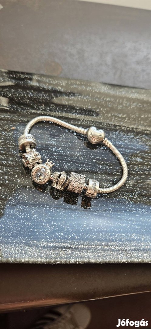 Pandora karkötő 4db charm al