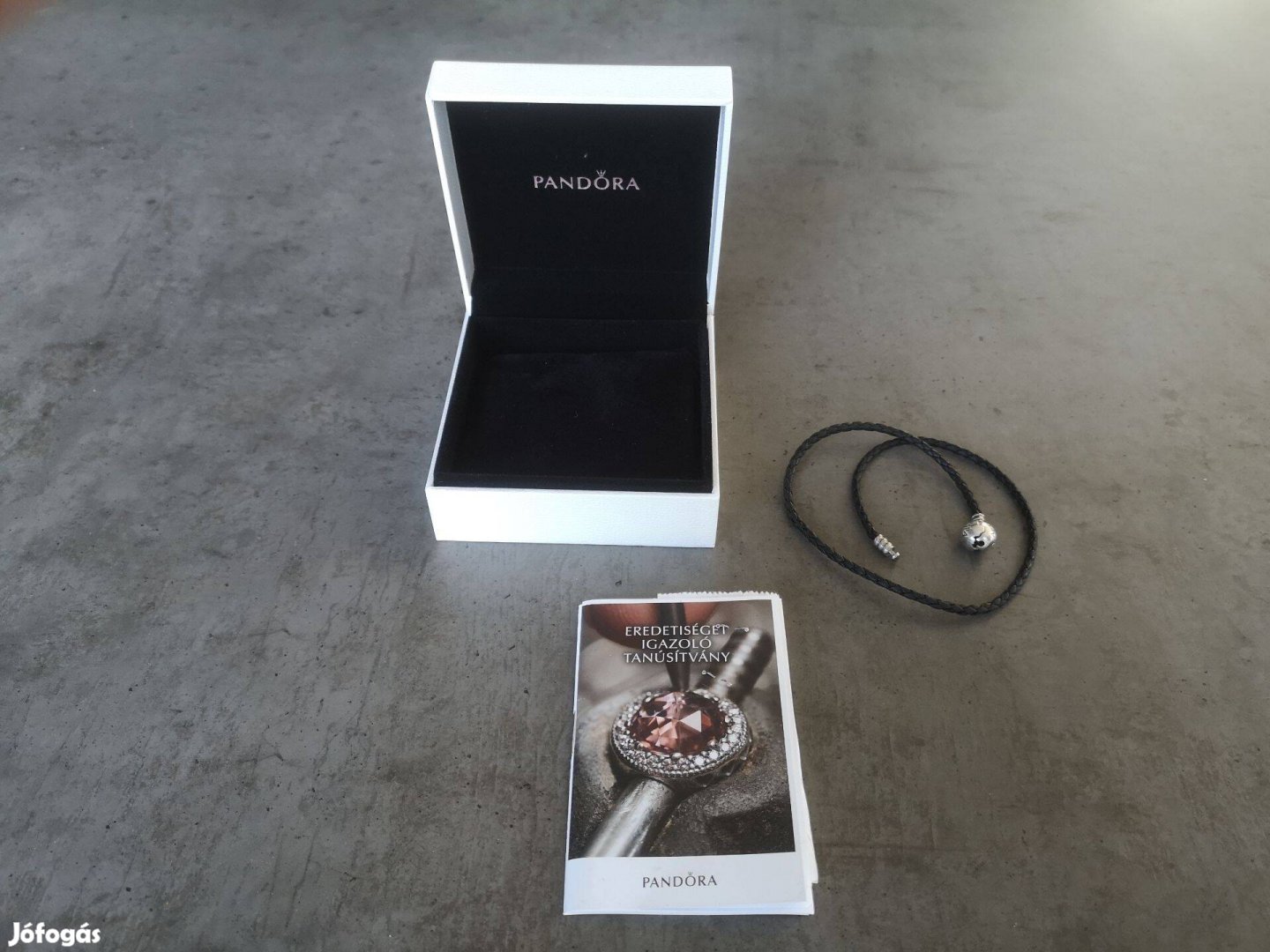 Pandora kétsoros fekete bőr karkötő ezüst zárral újszerű,