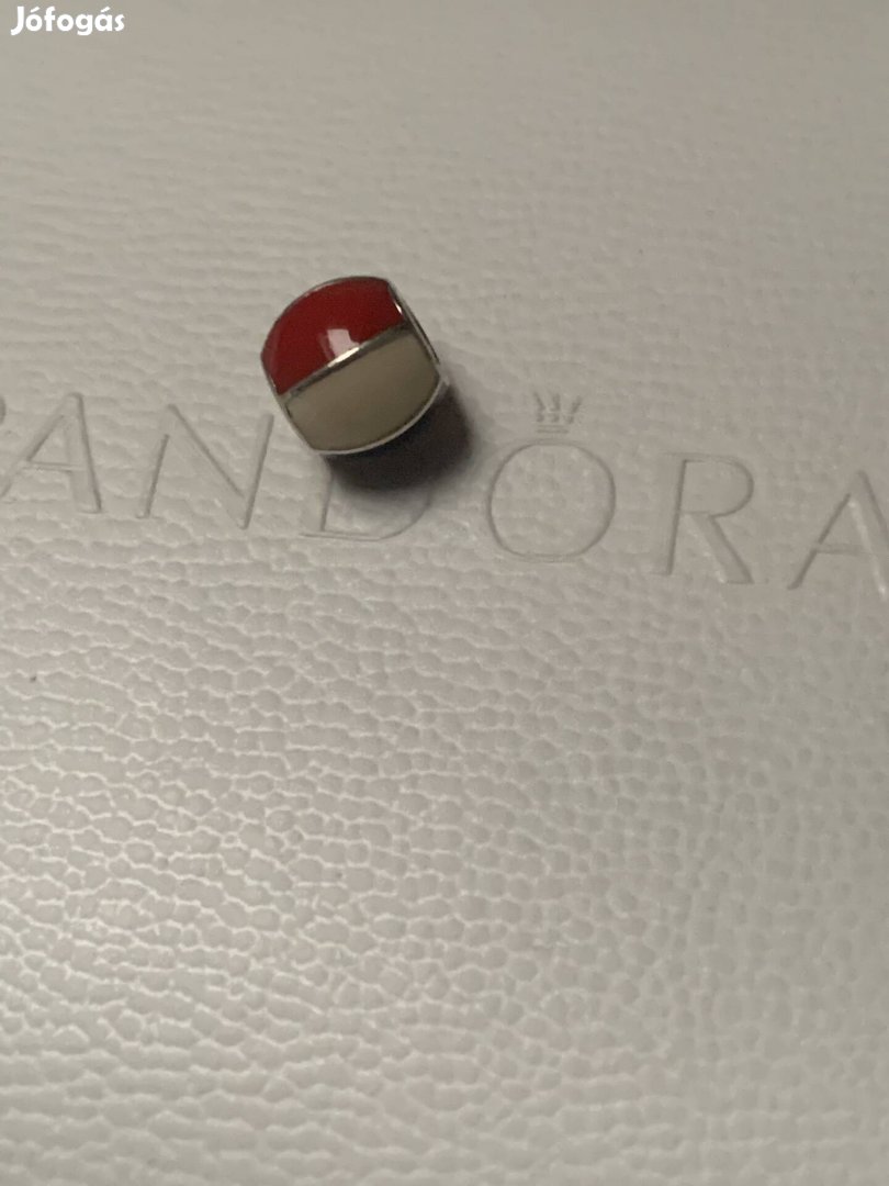 Pandora strandlabda charm