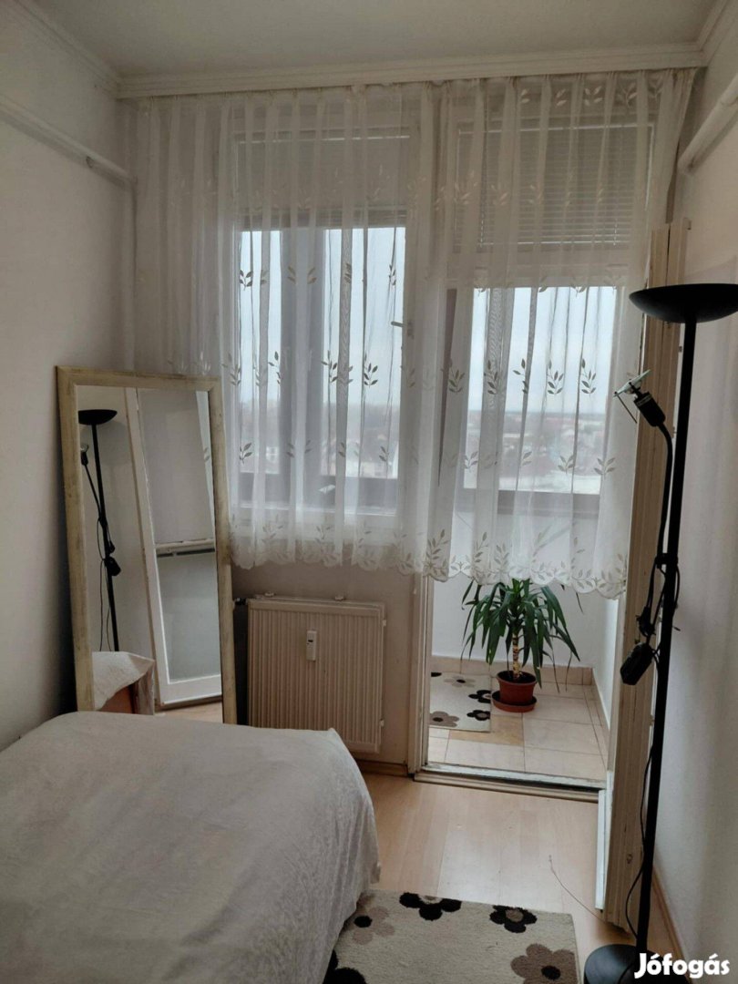 Panellakás abszolút belvárosban eladó!