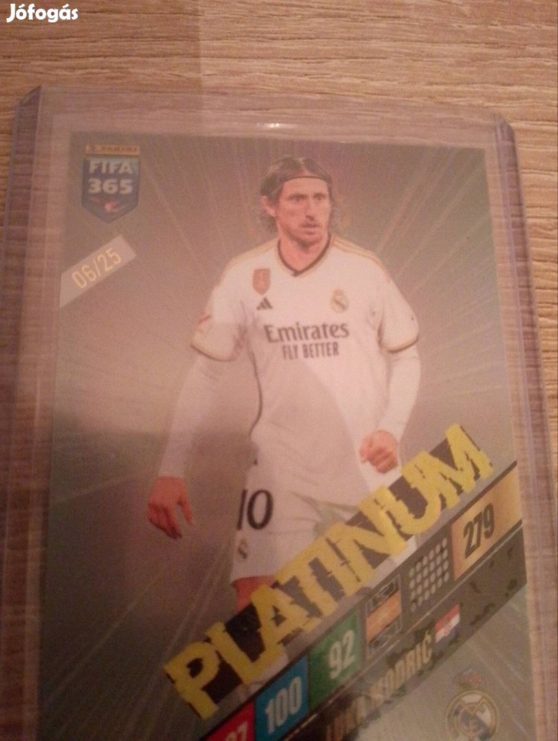 Panini FIFA 365 2024 modrich platinum kártya