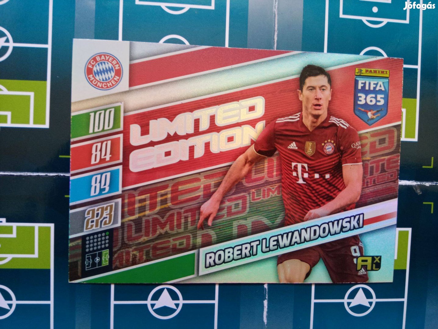 Panini Fifa 365 2022 Adrenalyn Lewandowski XXL Limited focis kártya