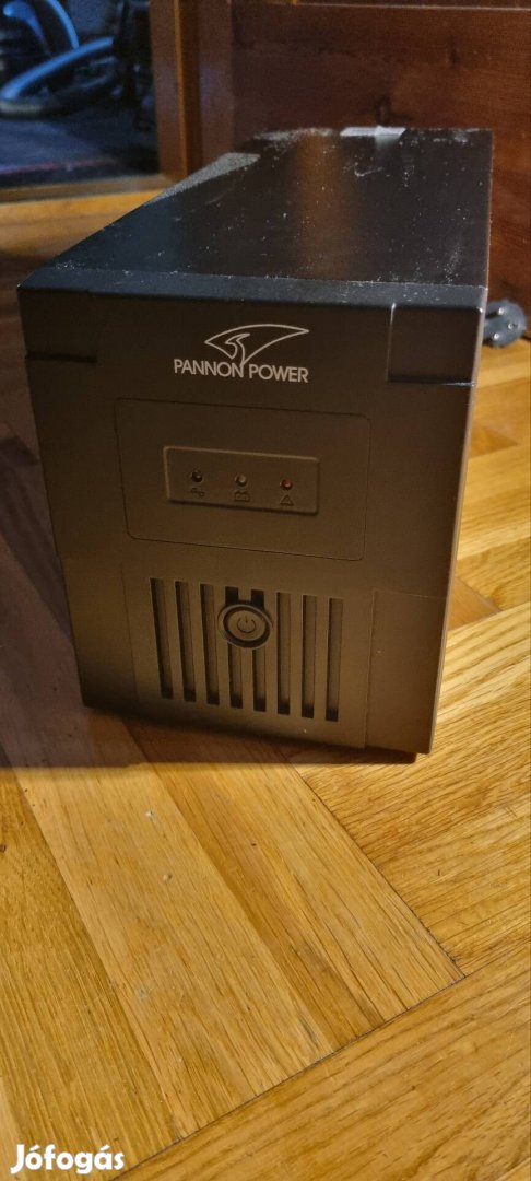 Pannon Power ST1000 szünetmentes tápegység 