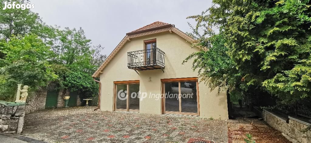 Pannonhalmai eladó 200 nm-es ház
