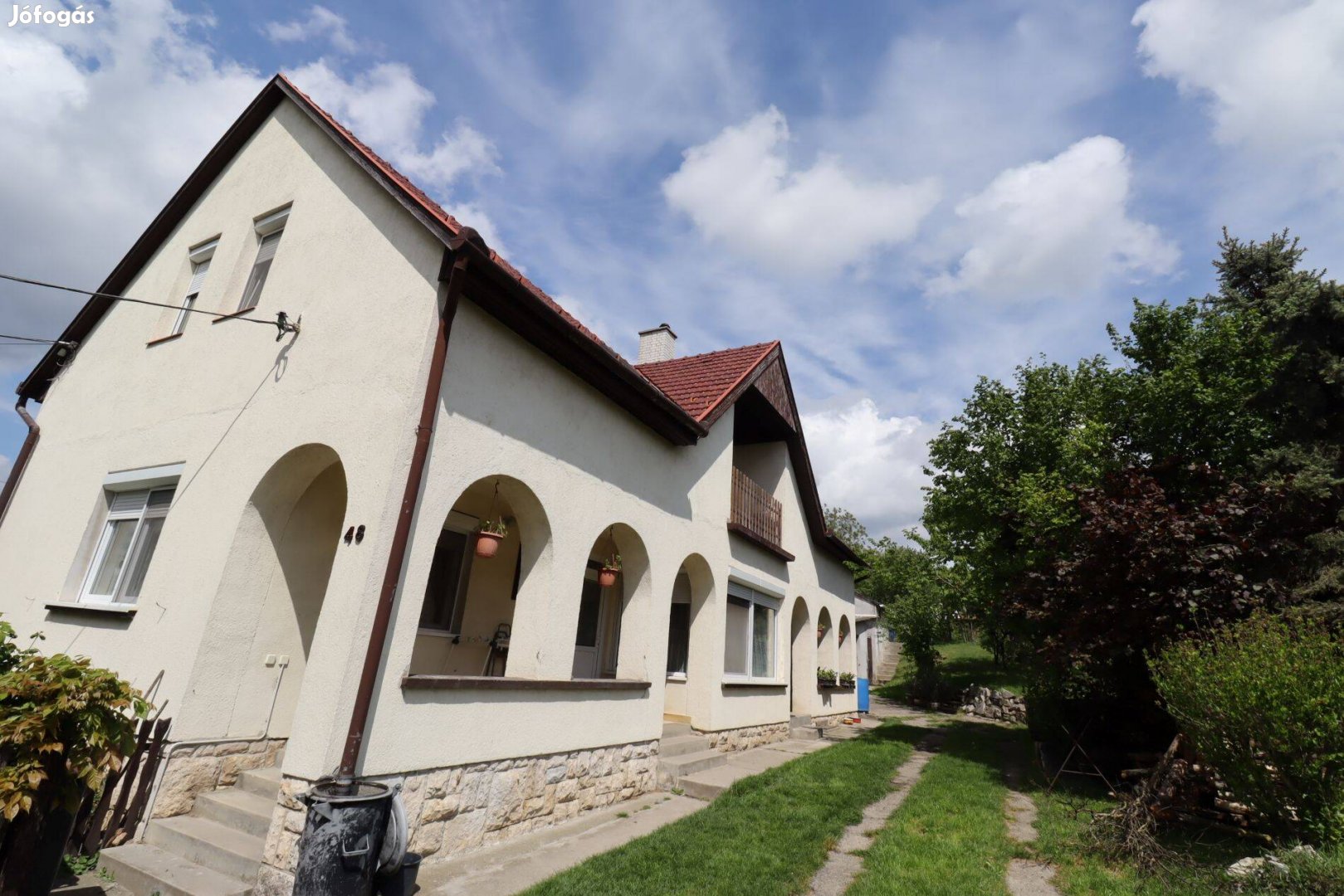 Pannonhalmán 175 m2-es , 7 szobás Családi ház