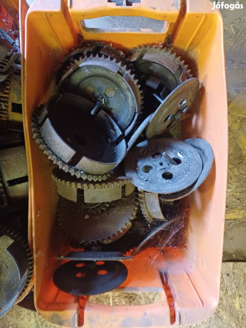 Pannónia alkatrész.