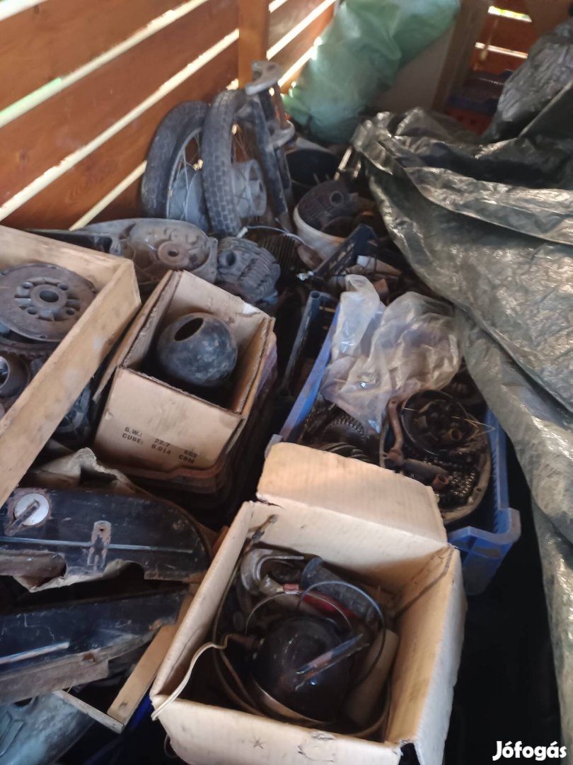 Pannónia alkatrészek egyben