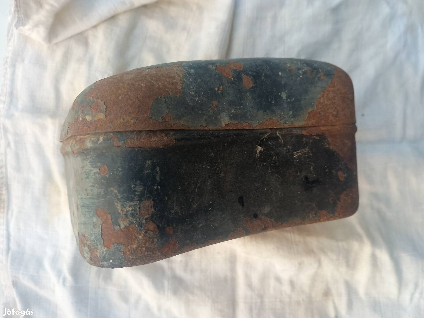 Pannónia oldal doboz eladó 