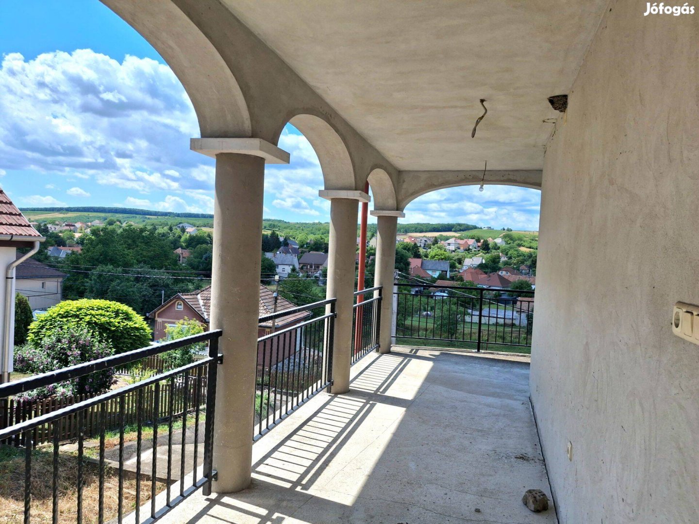 Panorámás, 4 szoba+ nappalis családi ház a Préda-hegy oldalában