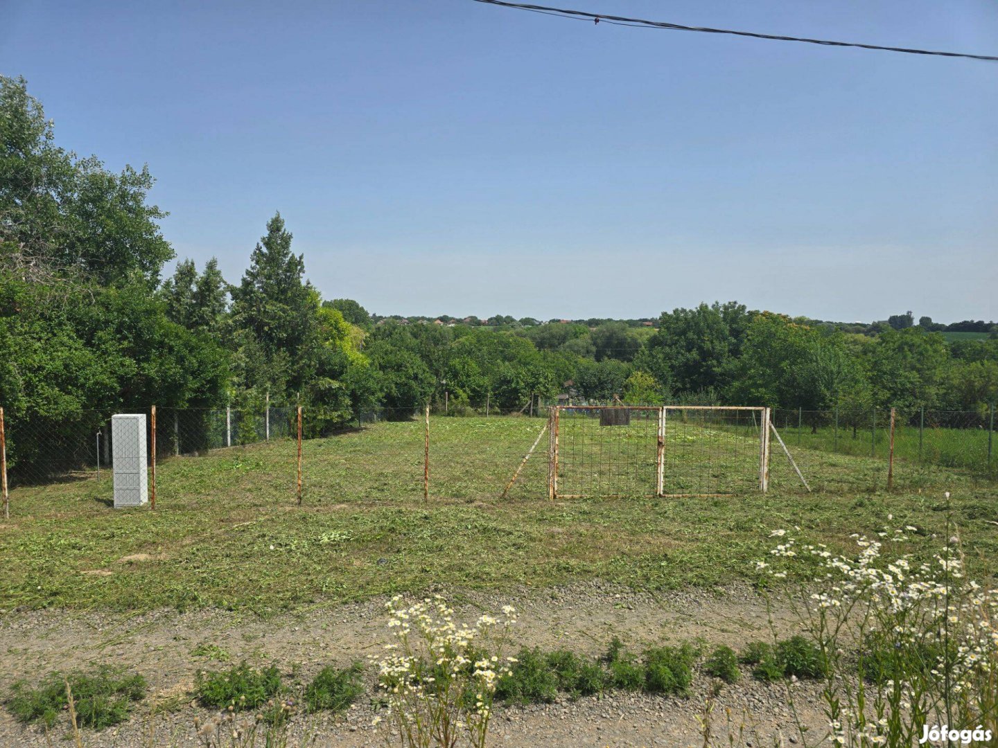 Panorámás, közműves üdülőtelek Valkón