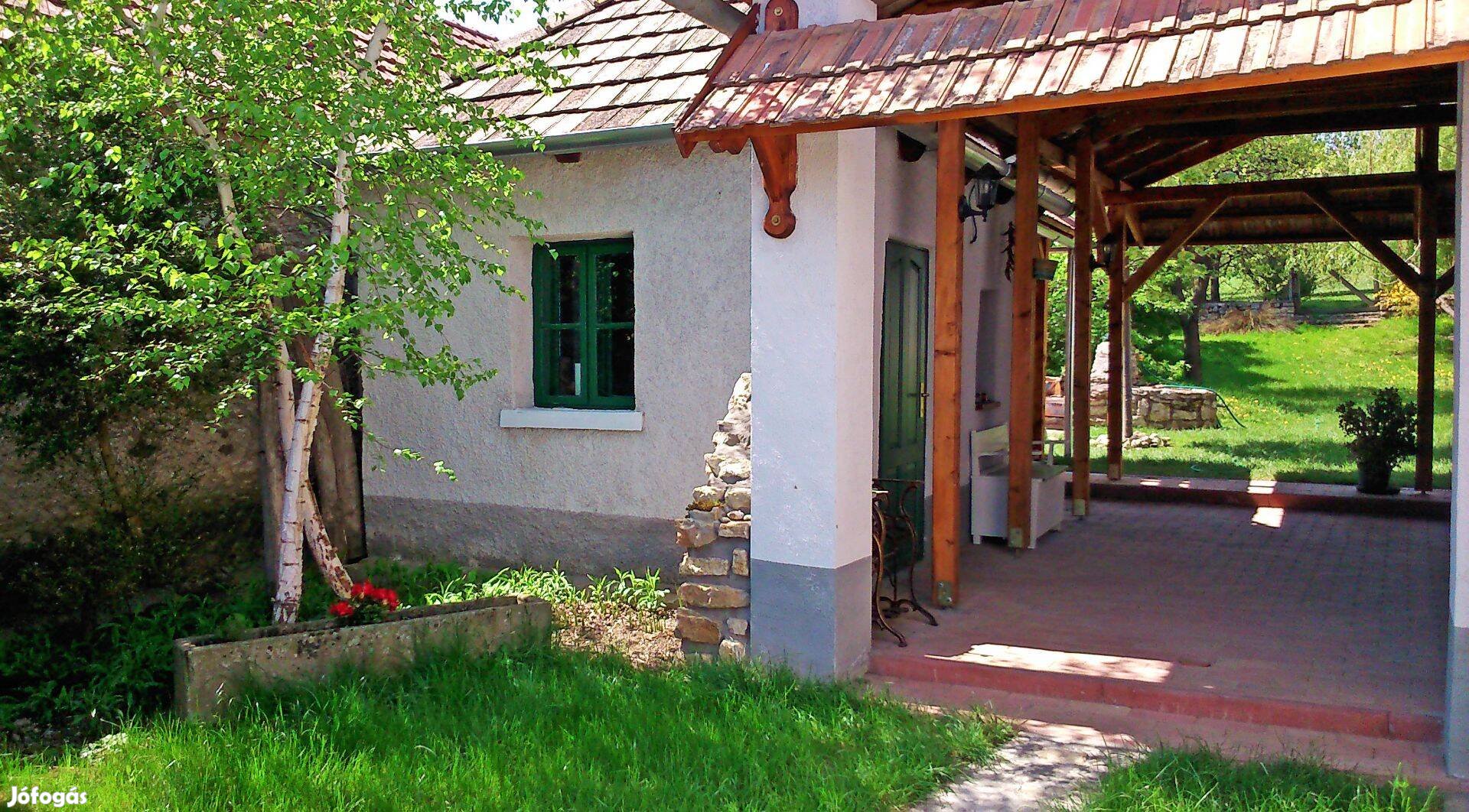 Panorámás, madárcsicsergős, csendes, pompás!