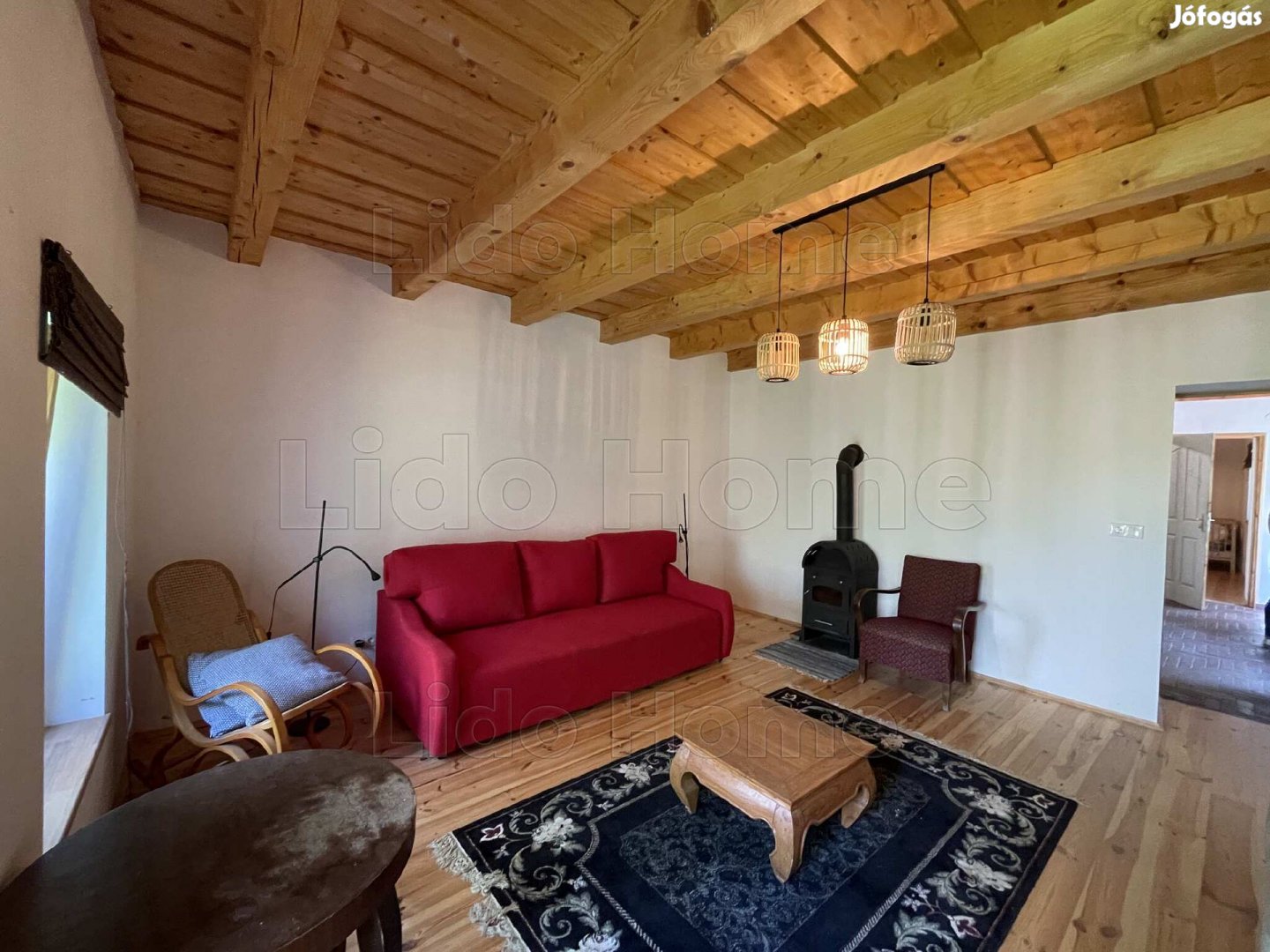 Panorámás családi ház, melyet a felújítás megkoronáz!