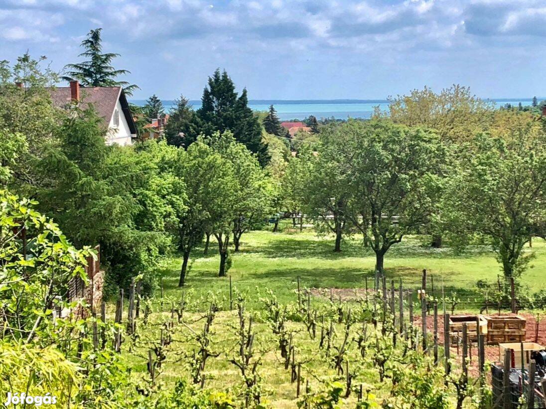 Panorámás családi ház eladó Balatonalmádiban!