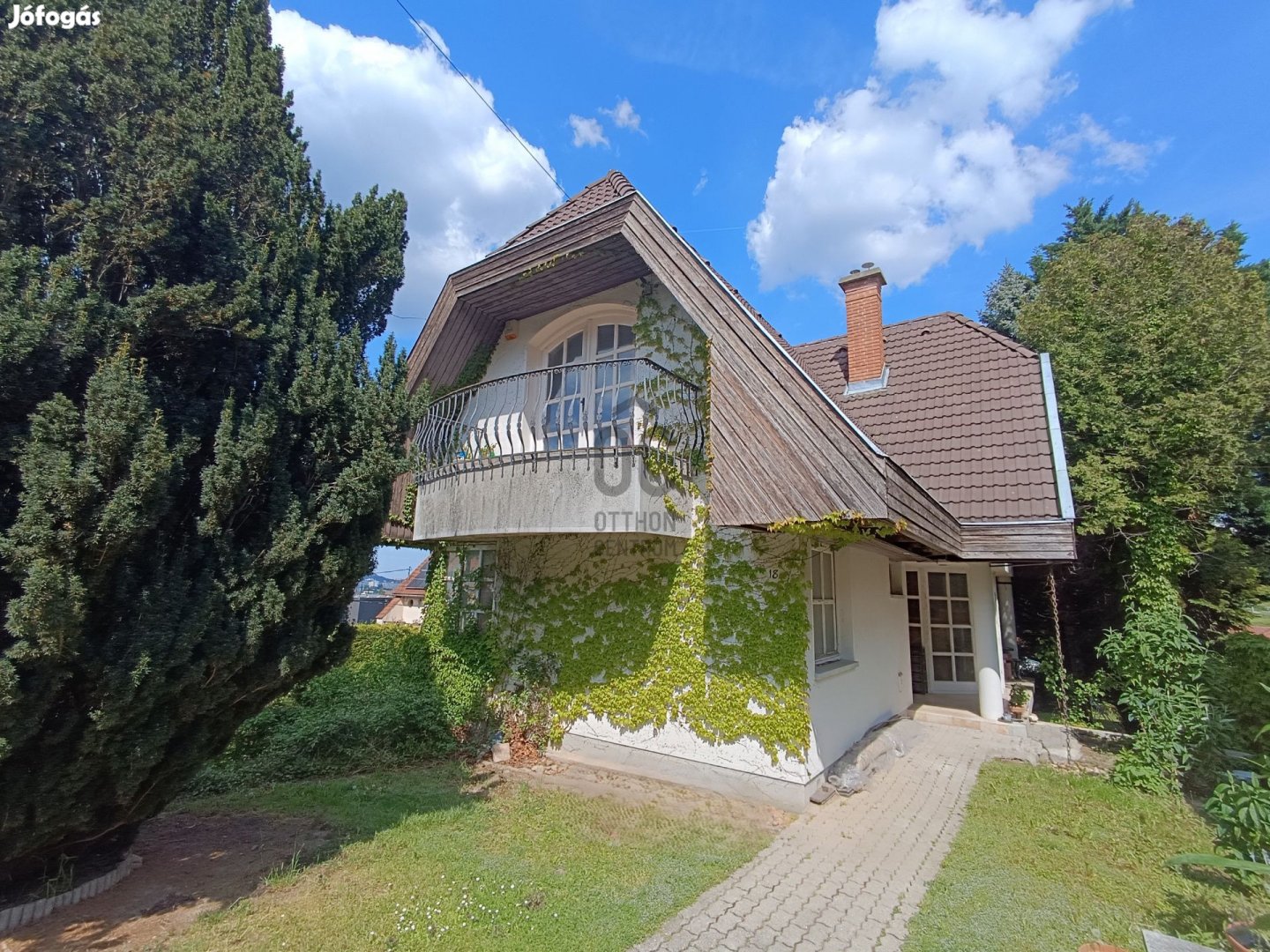 Panorámás családiház eladó