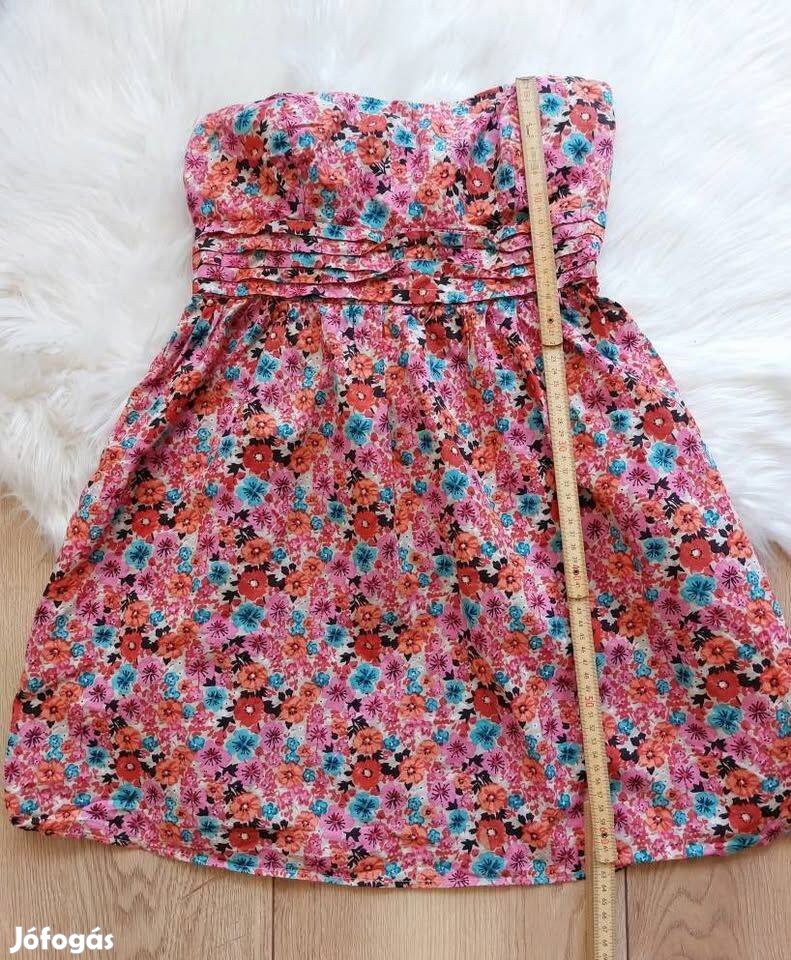 Pánt nélküli S méretű, hátul masnis ruha