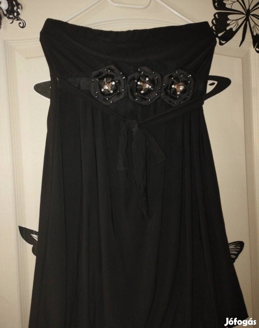 Pánt nélküli fekete ruha
