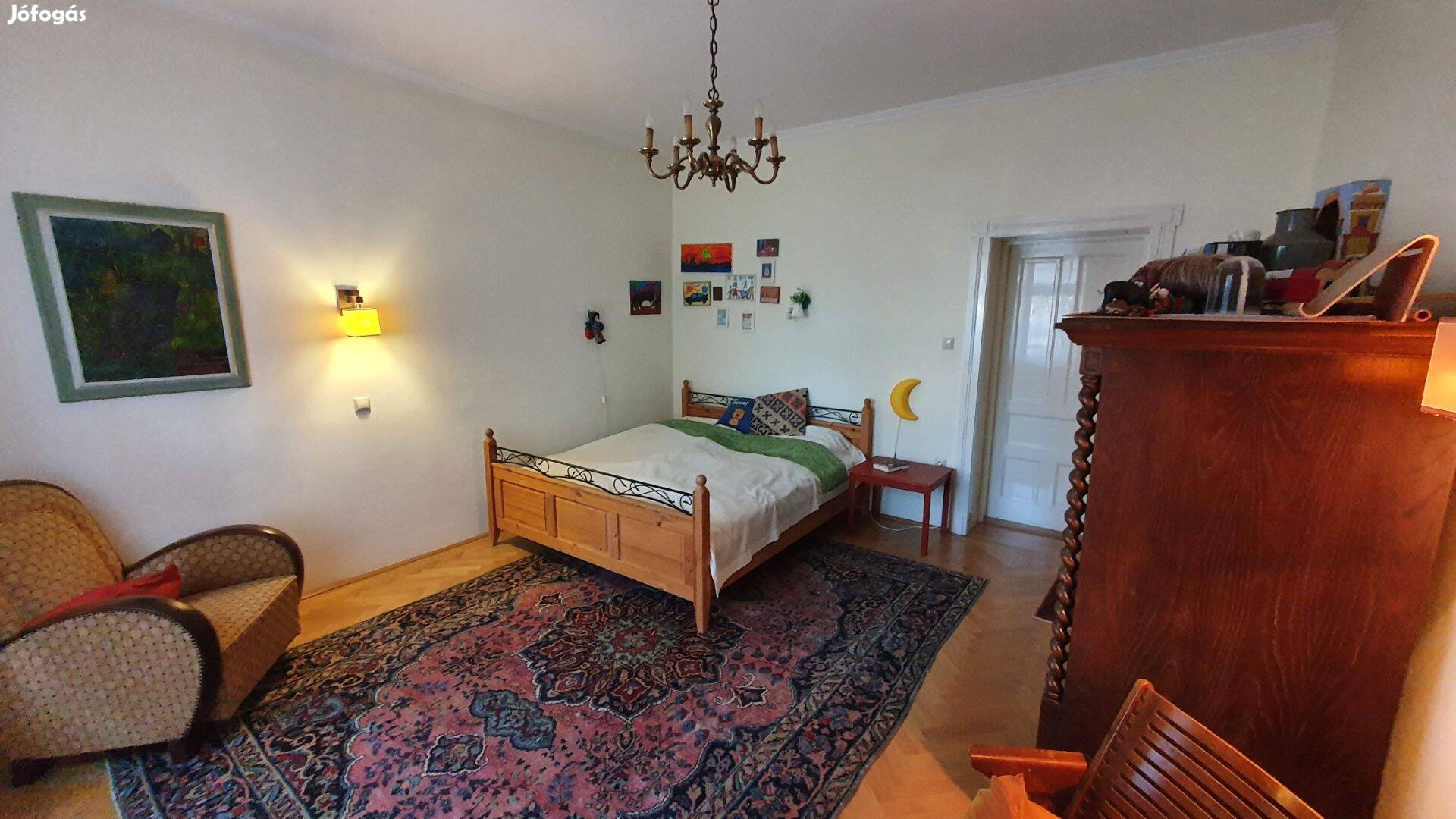 Pápa belvárosában polgári stílusú földszinti apartman hosszútávra kiad