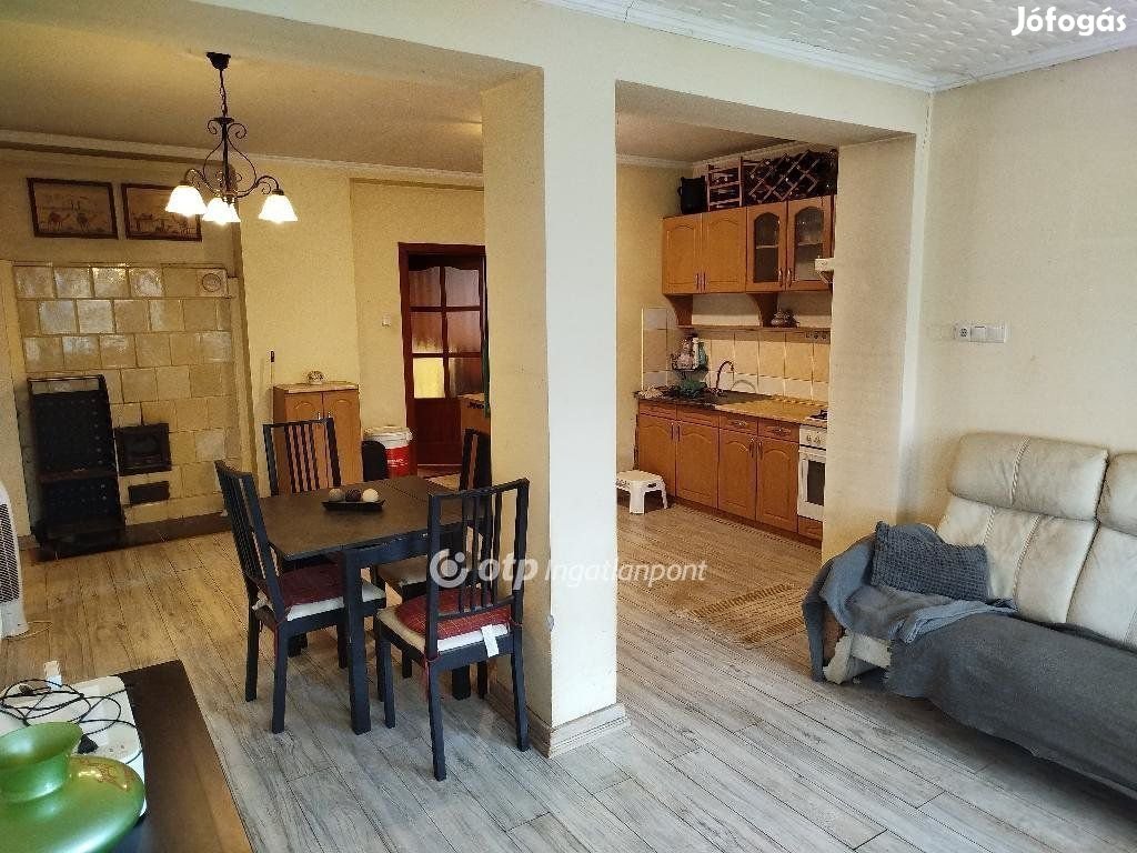 Pápai eladó 84 nm-es ház