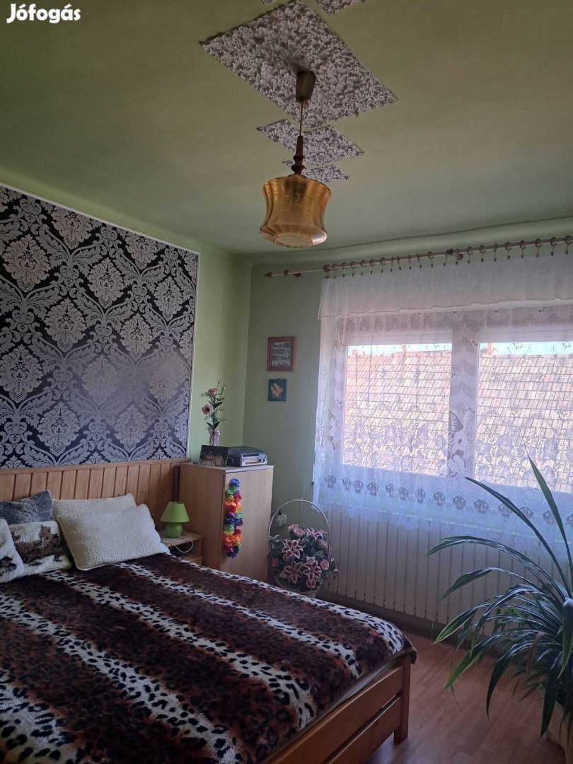 Pápán belvárosi lakás eladó