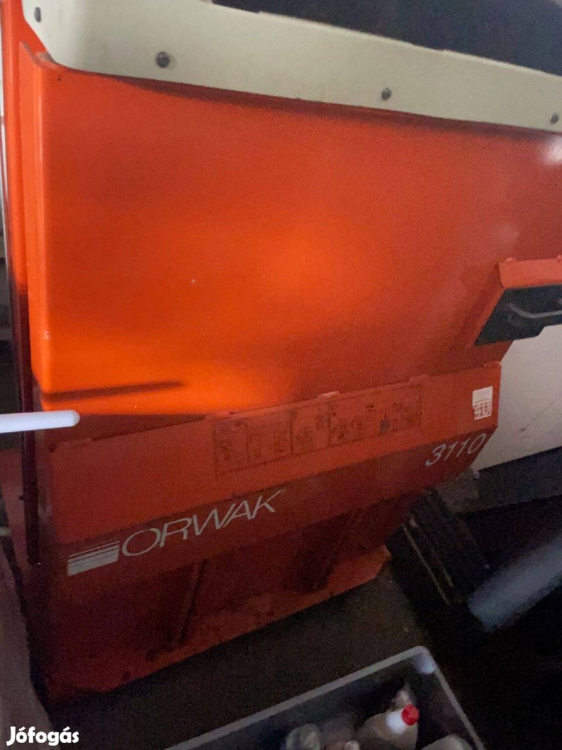 Papír és fólia bálázó Orwak 3110