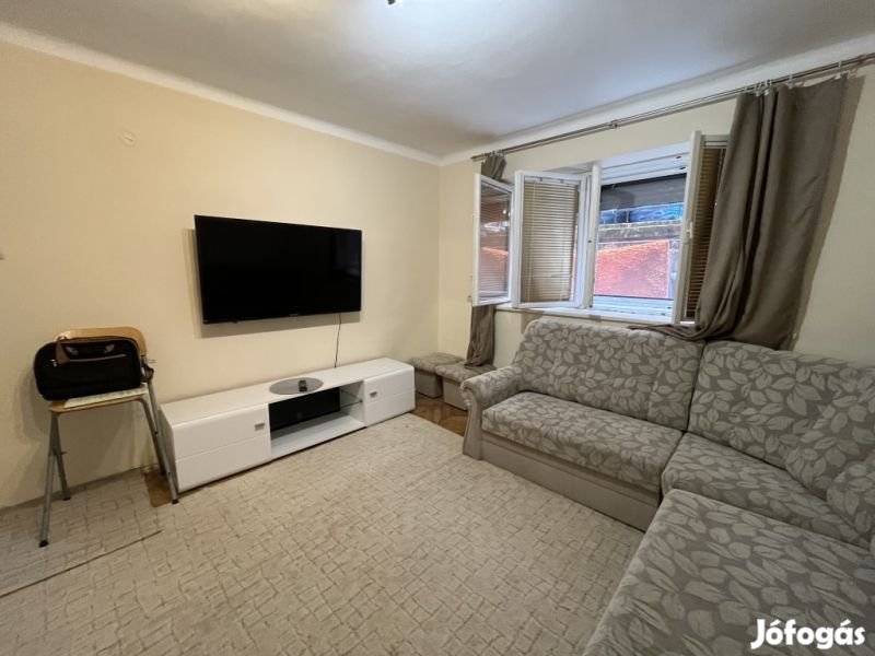 Pár lépésre a Széchenyi tértől, 2 szobás lakás eladó