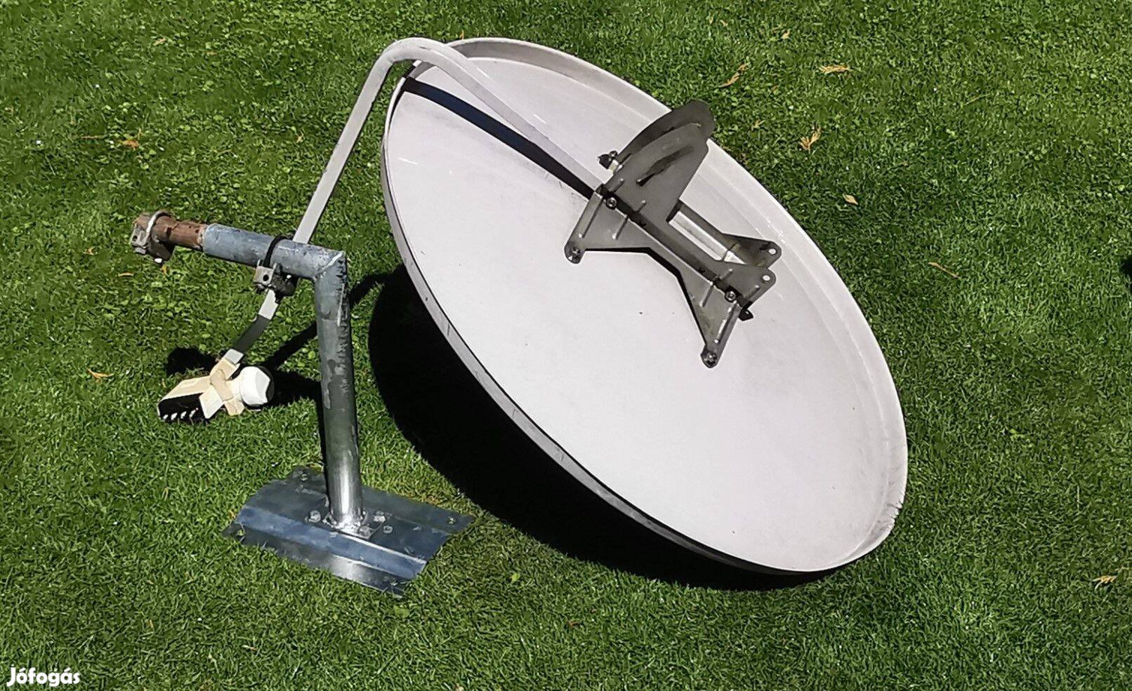 Parabola antenna aluminium, tartó konzol, négy TV köthető rá