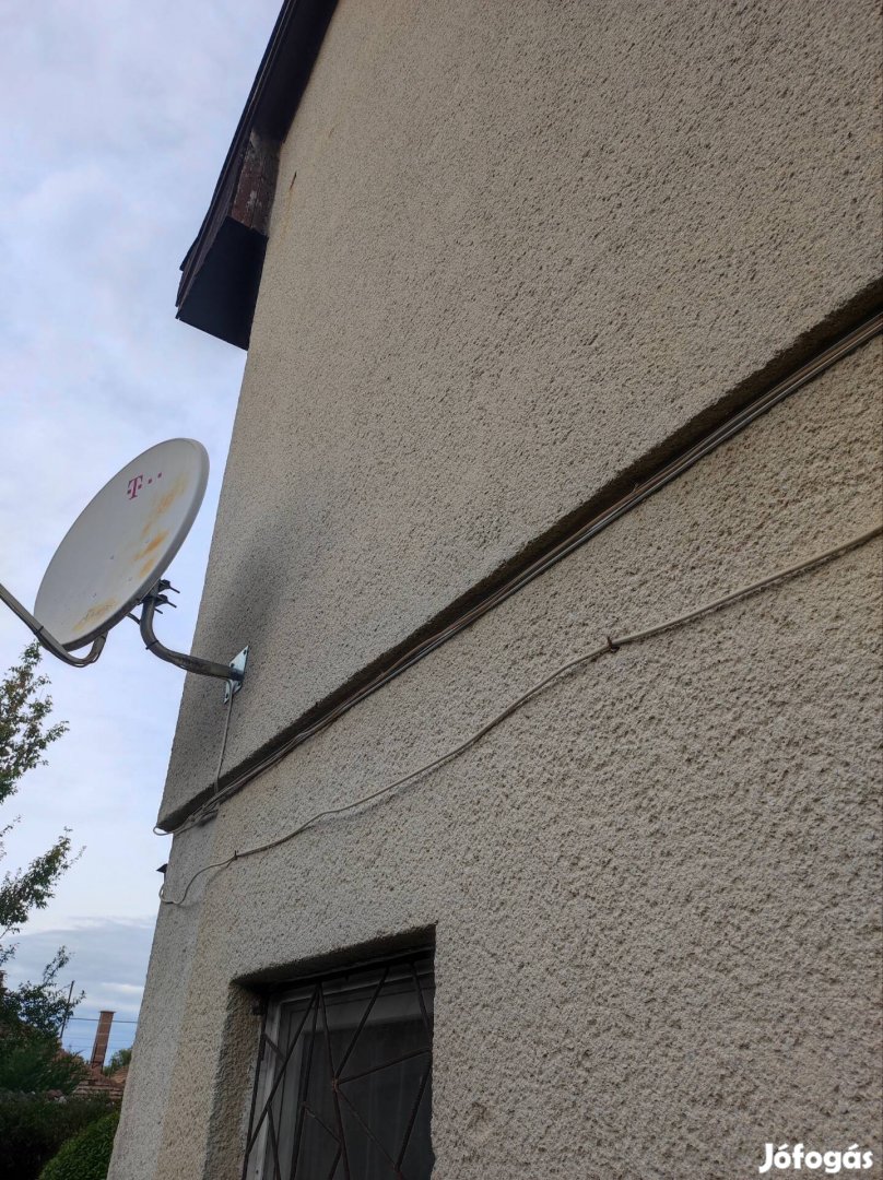 Parabola antenna+fej+tartó olcsón kínál.