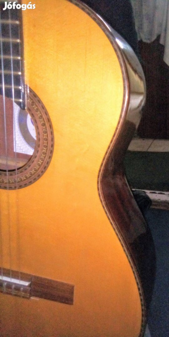 Parádés megjelenésű black ebony fogólapos autentikus mesteri gitár 