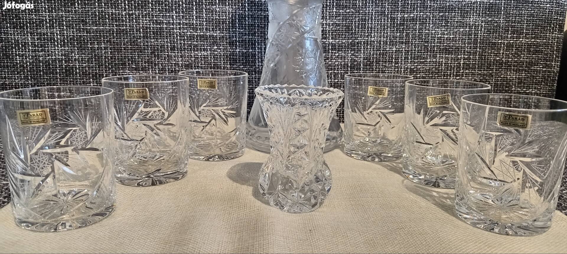 Parádi jelzett ólomkristály (whisky s' ) pohár kiöntővel +  váza 