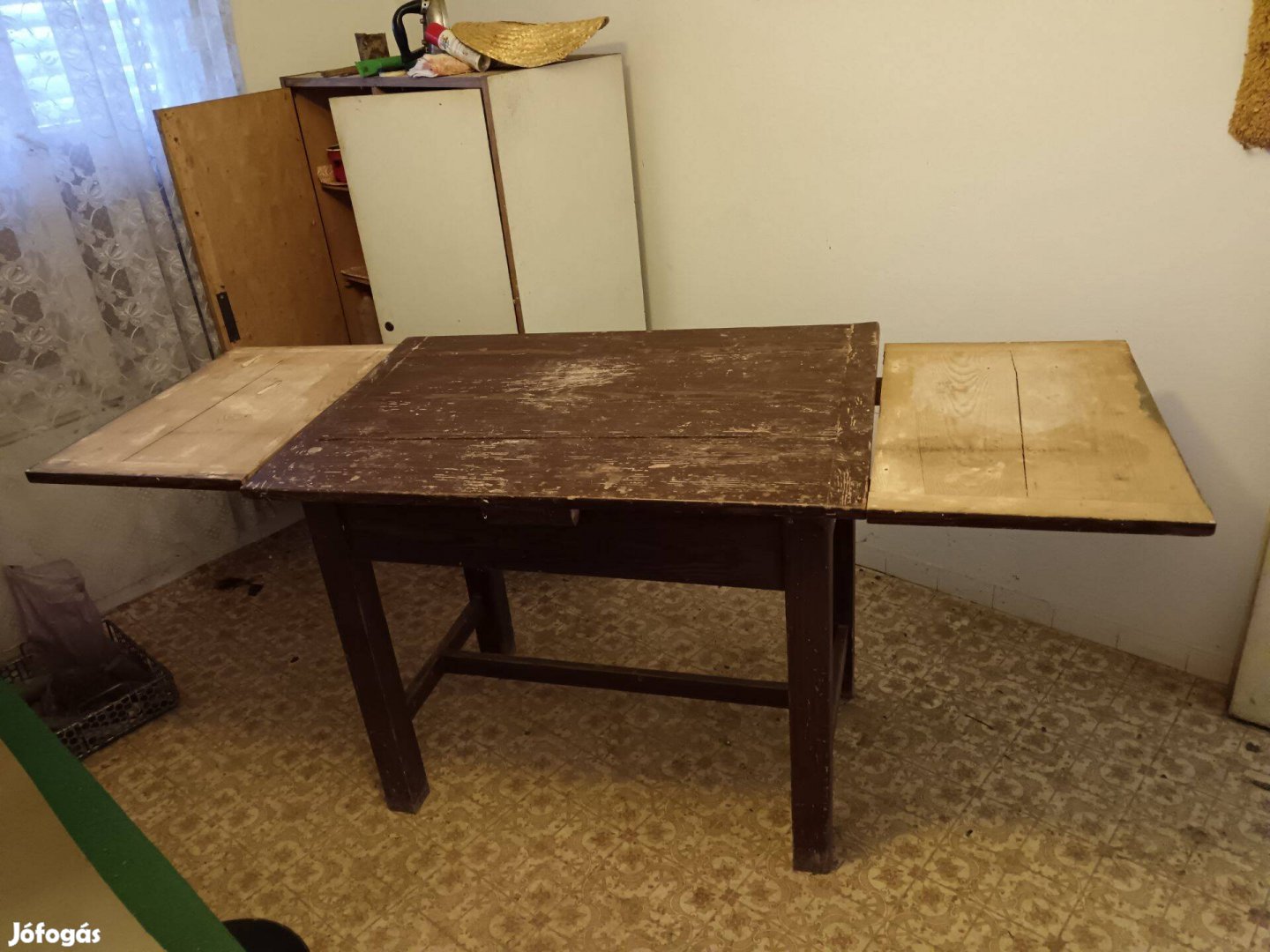 Parasztasztal . Nagyobbíthatós régi étkező fenyőfa asztal ,stabil!