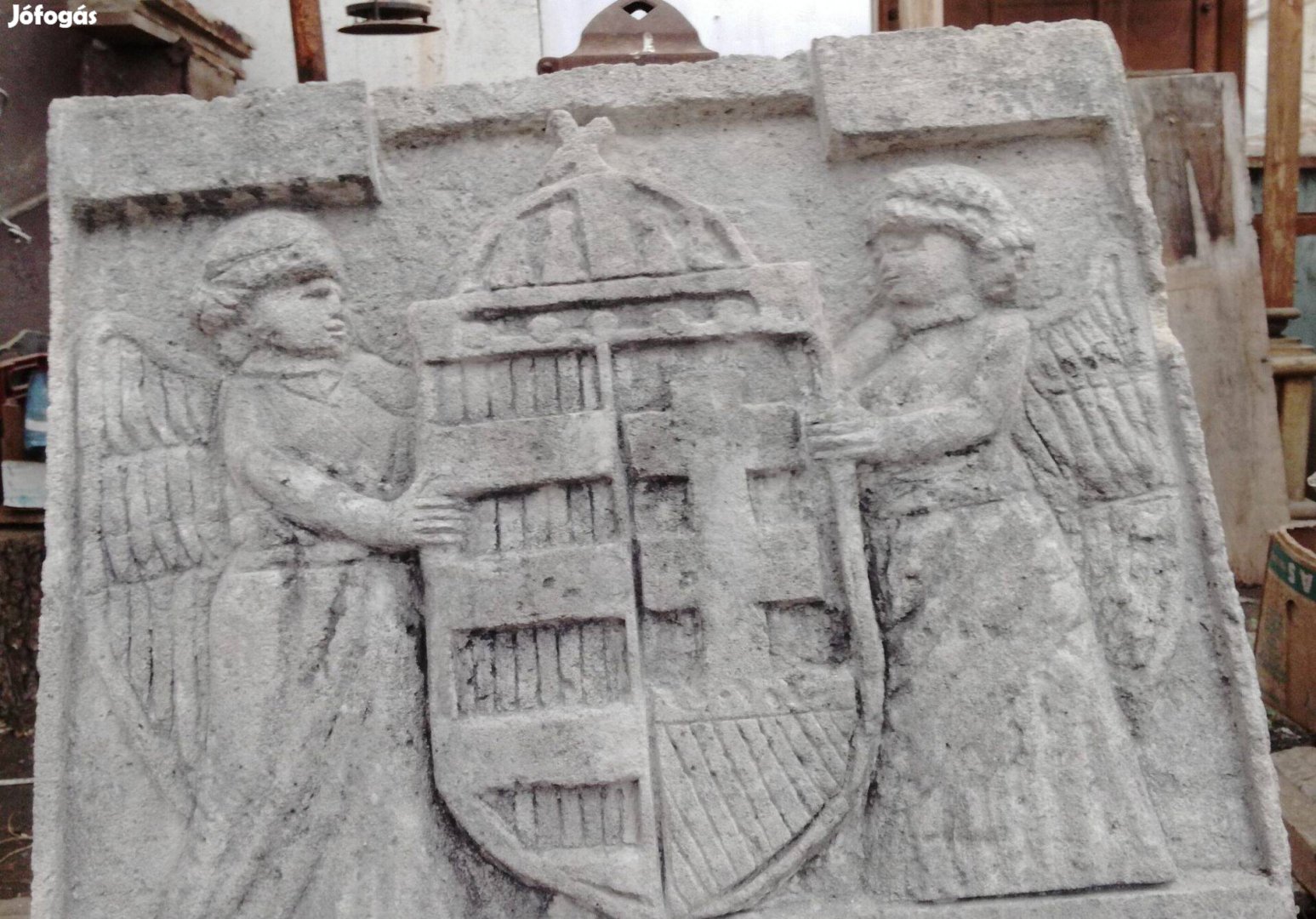 Parasztbarokk, mészkő, régi magyar címer